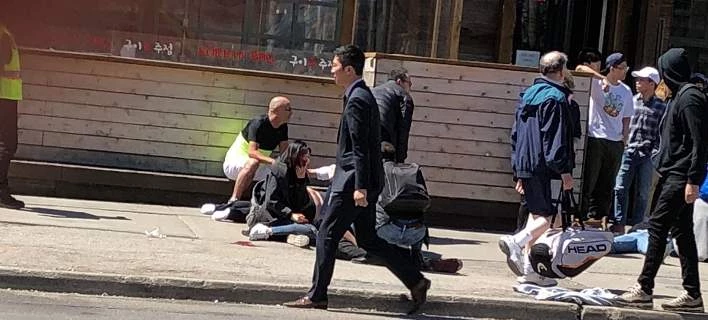 Βαν έπεσε σε πεζούς στο Τορόντο – Τουλάχιστον 10 τραυματίες [Εικόνες – Βίντεο]